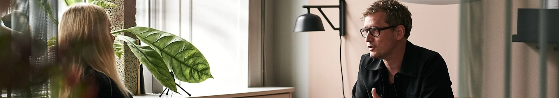 Muuton showroom, jossa Nordic Nestin ja Muuton välinen haastattelu on käynnissä.