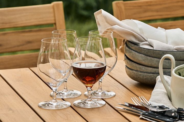 Opi valitsemaan oikeanlaiset olutlasit, tässä näet kippistelyä merkin Spiegelau tulppaanin muotoisilla Beer Classic -laseilla. 