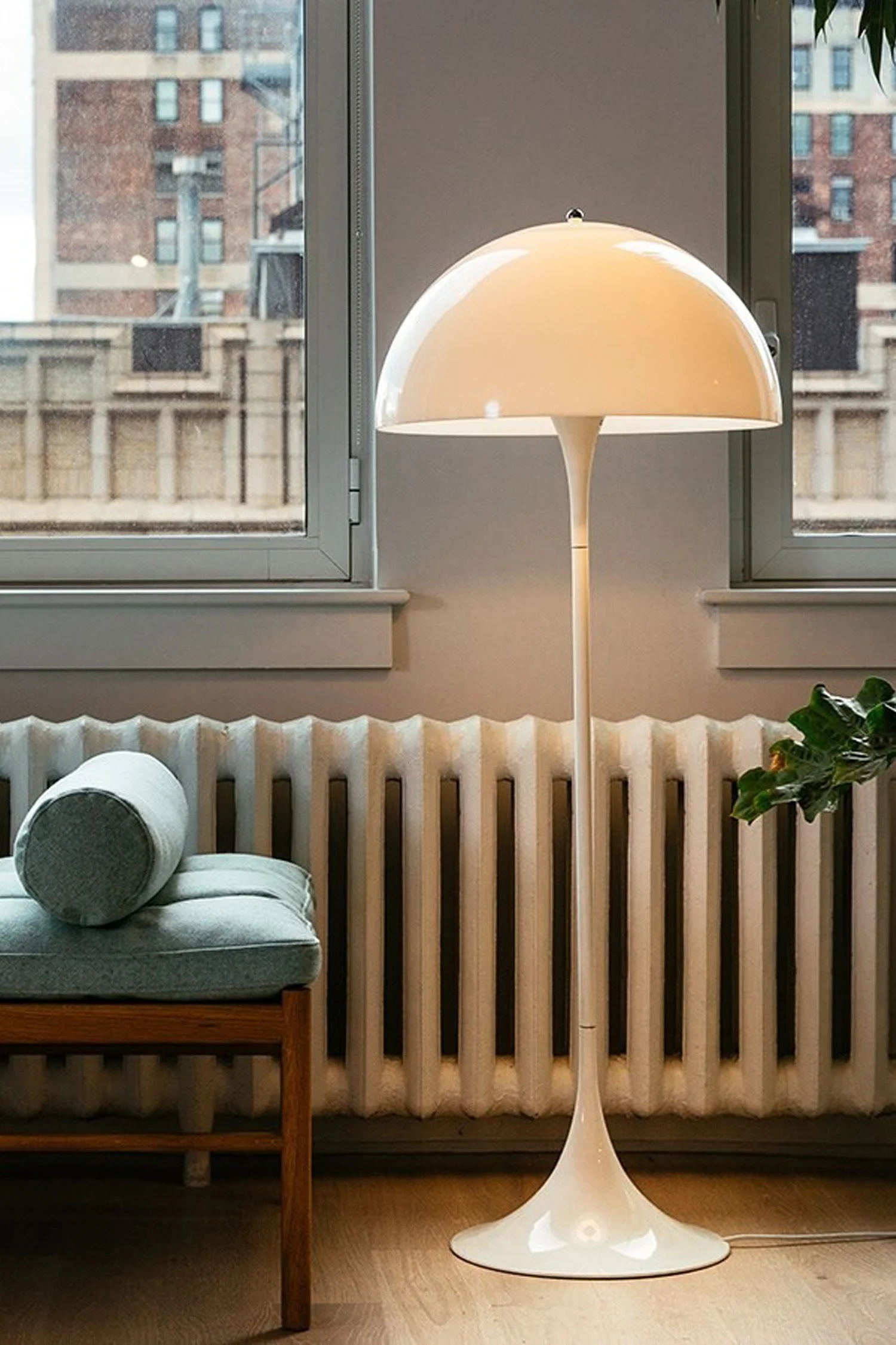 Suunnittele kotisi valaistus kolmella erityyppisellä valaisimella, tässä näet merkin HAY laskostetun Matin-valaisimen. 