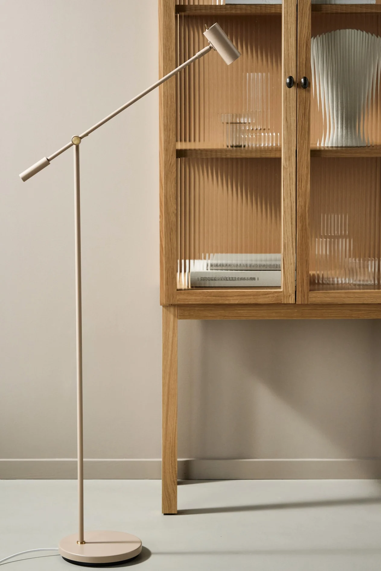 Belidin Cato -lattiavalaisin ruokasalissa. 