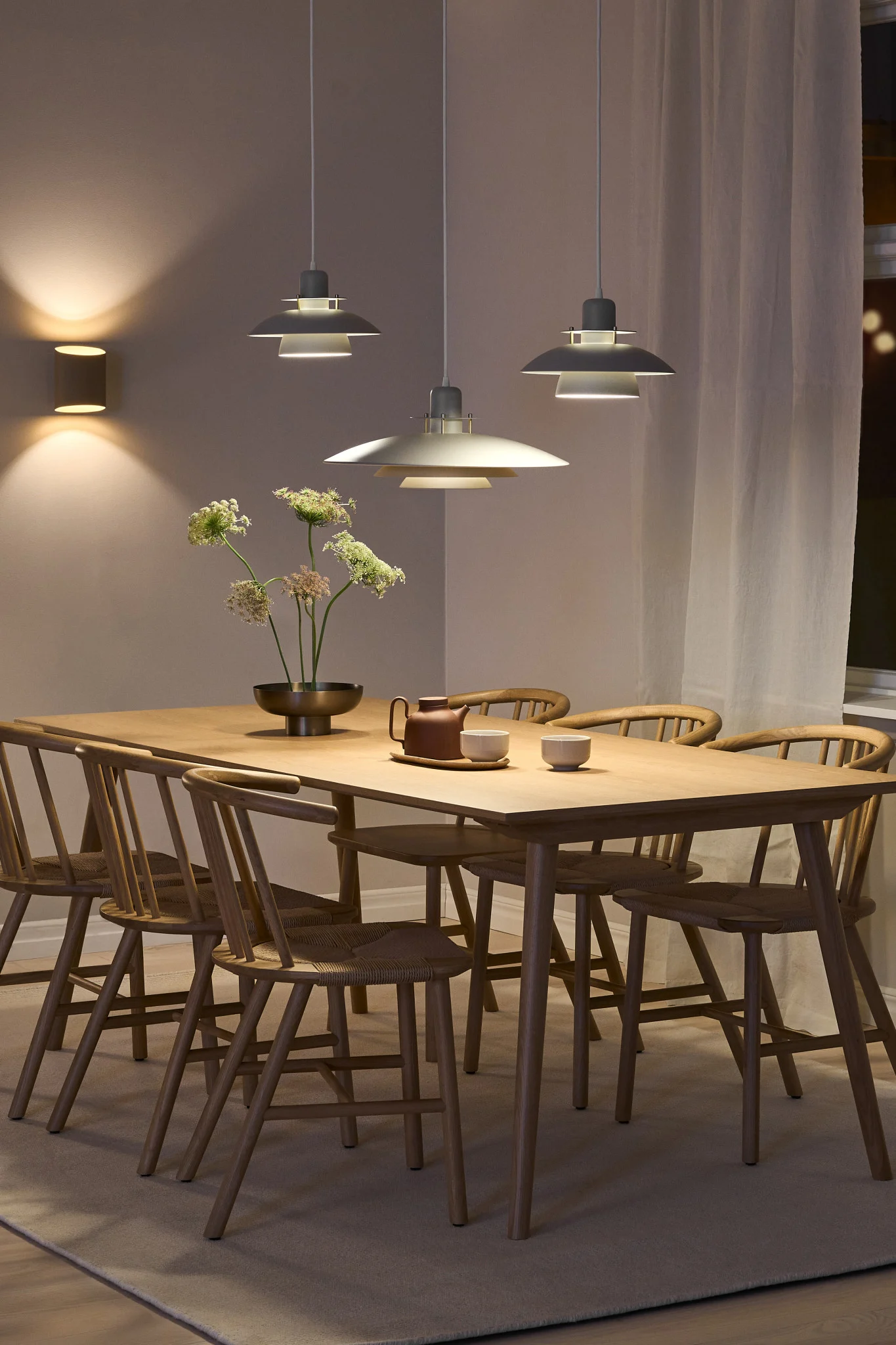 Valaise ruokasalisi erilaisilla ruokasalin valaisinideoilla, kuten Picasson kattovalaisimella ja Sinne-seinävalaisimella. 