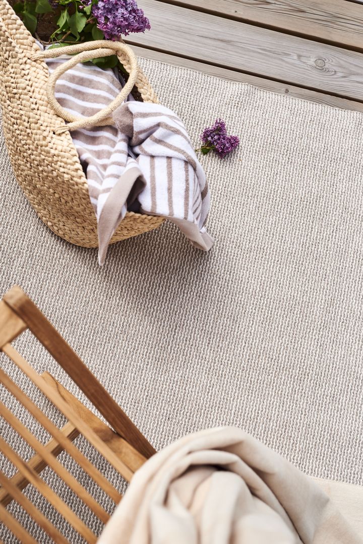 Merkin Scandi Living muovimatto sävyssä nude beige antaa kodillesi puhtaan ilmeen oppaassamme oikean maton valintaan. 
