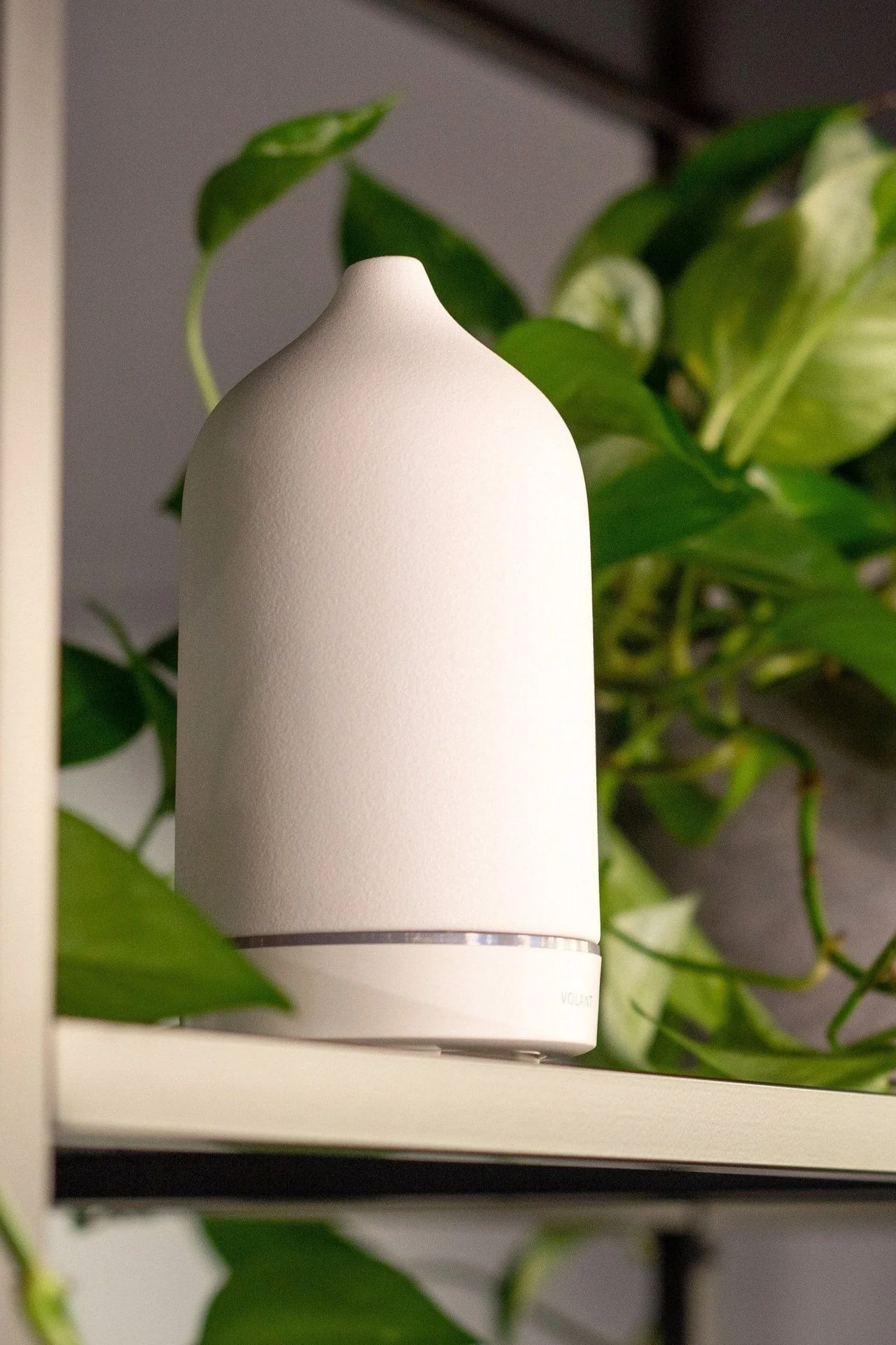 Vauvakutsulahjan ei aina tarvitse olla jotain vauvalle. Anna uudelle äidille rentouttava lahja Volantin diffuusorin muodossa.