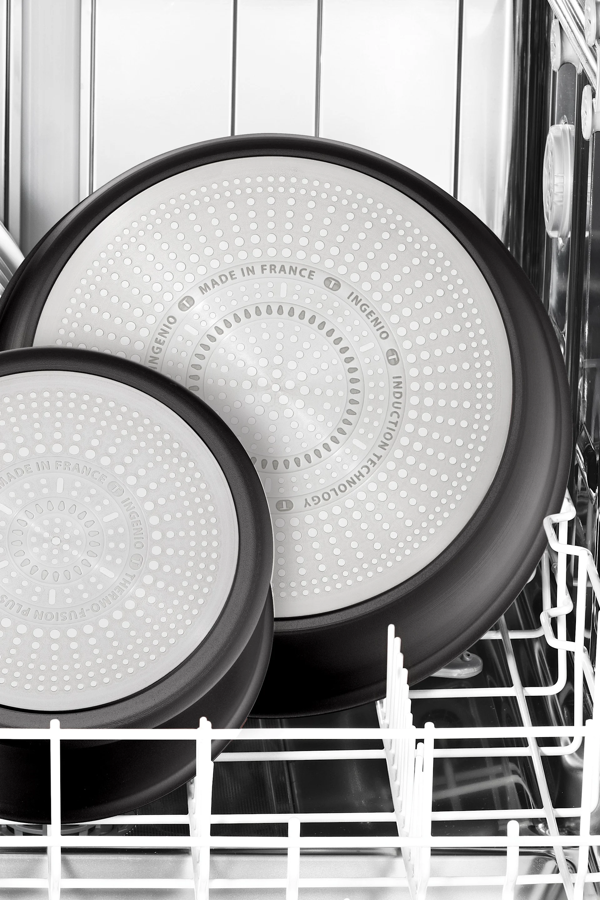 Tefalin Ingenio Unlimited -paistinpannu- ja kattilasarja on astianpesukoneen kestävä.