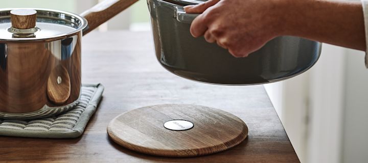 Eva Solon Nordic Kitchen -magneettinen ritiläjalusta on käytännöllinen kotikonsti keittiöön, ja se helpottaa arkeasi hetkessä.