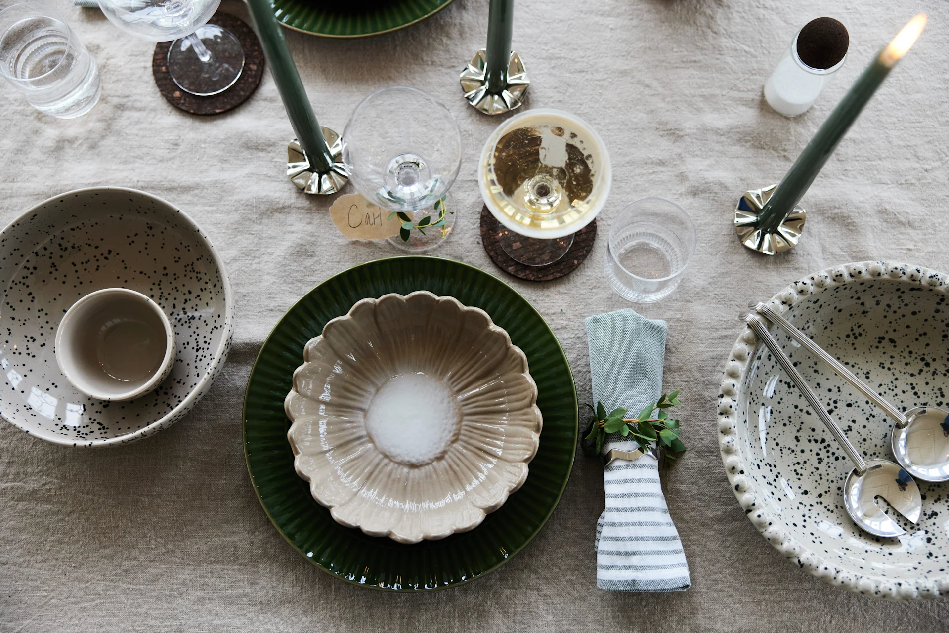 Sagaformin avulla voit luoda mutkattoman, mutta tunnelmallisen ja romanttisen pöydänkoristeen.