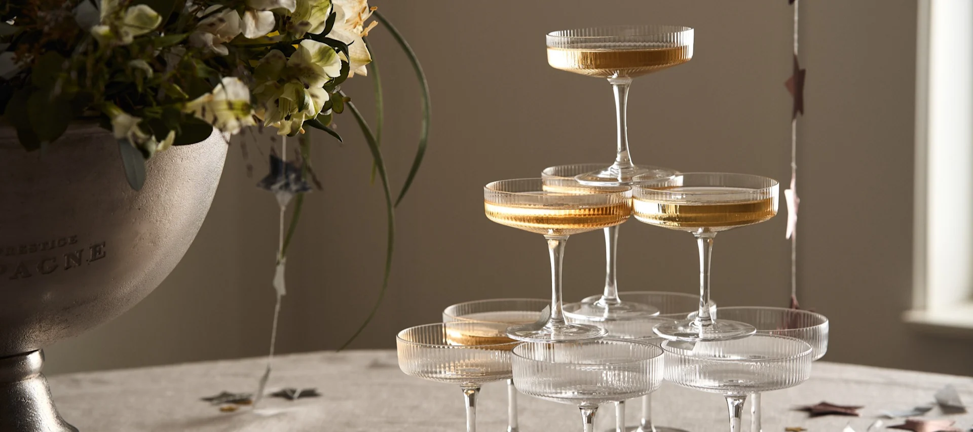 Tutustu siihen, miten voit rakentaa samppanjatornin uudenvuoden juhliin tänä vuonna!