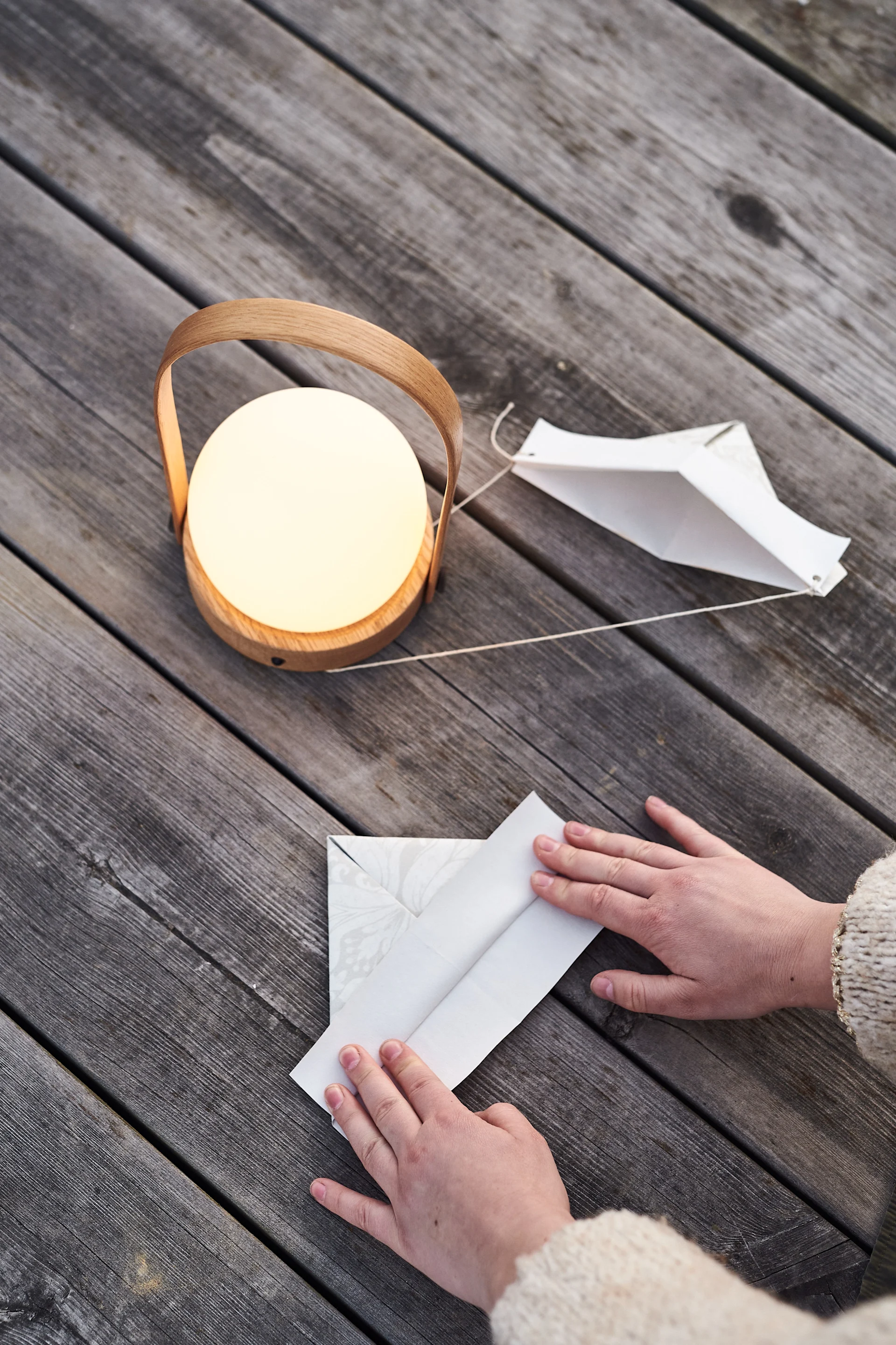 Järjestä ruotsalaiset rapujuhlat ja tee omat paperiset juhlahatut hauskana aktiviteettina vieraillesi.