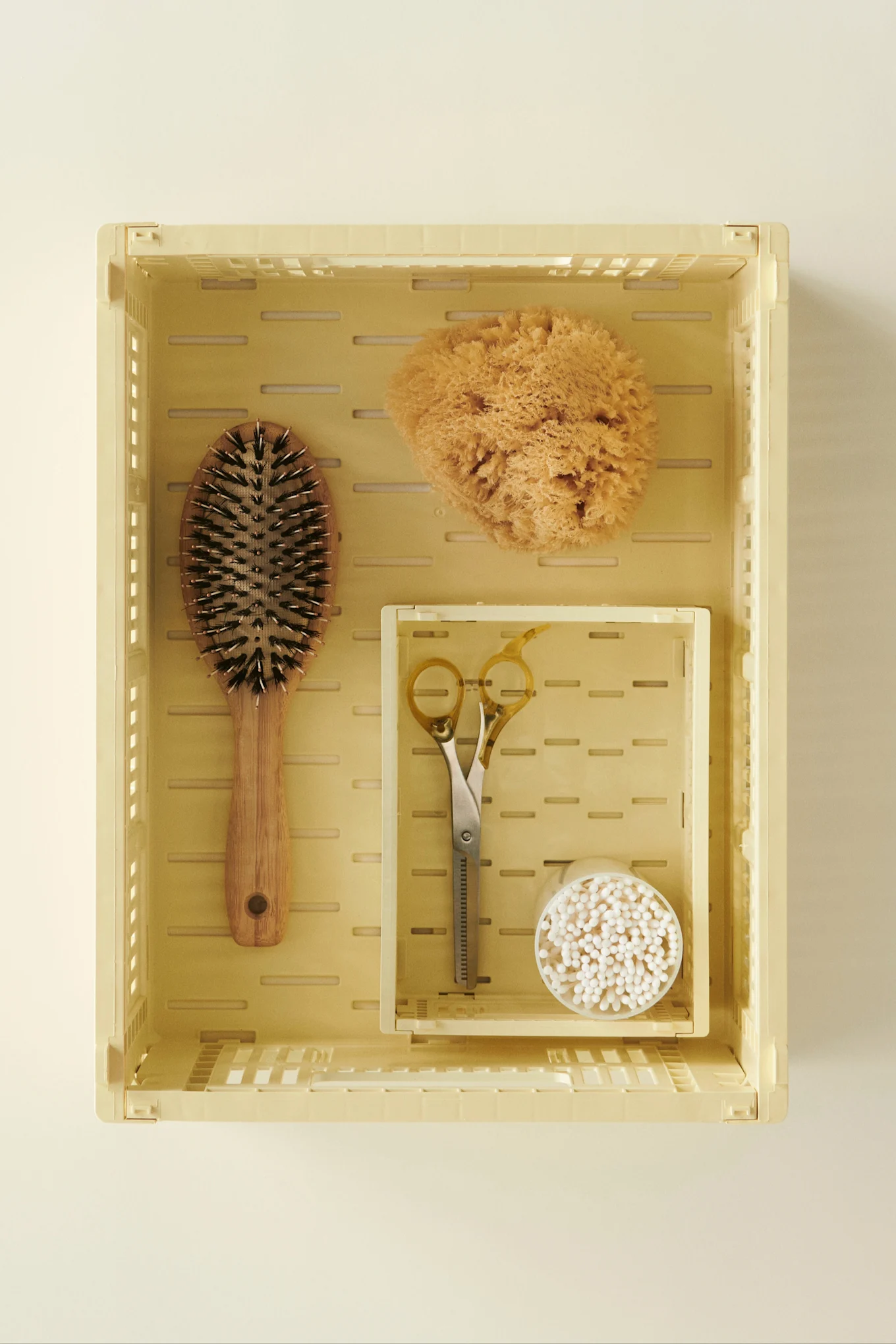 Järjestä kotisi ja luo järjestystä, kuten tässä Ferm Livingin pahvisten säilytyslaatikoiden avulla.