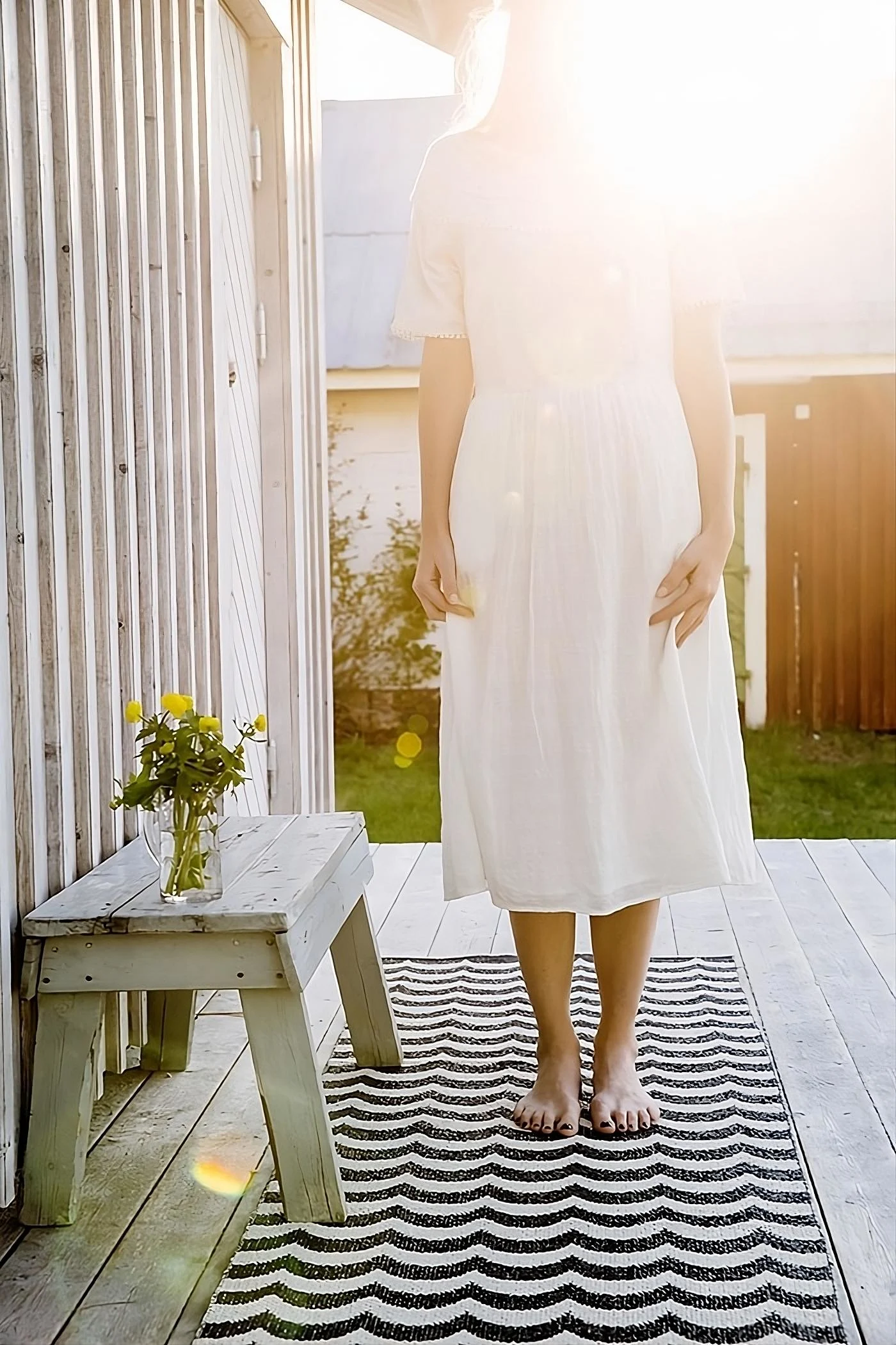 Ulkomatto: Brita Swedenin mustavalkokuvioinen Ocean-matto sopii erinomaisesti myös verannalle, ja se on myös suuri katseenvangitsija.