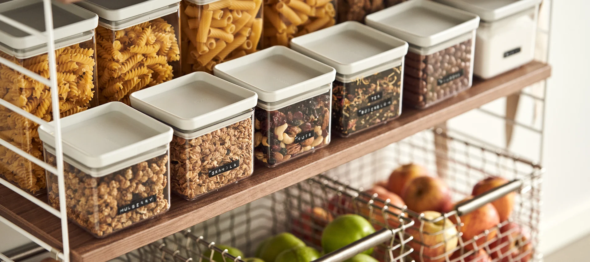 Järjestä ruokakomerosi Brabantian käytännöllisillä säilytyspurkeilla, joissa on etiketit ja jotka helpottavat arkea.