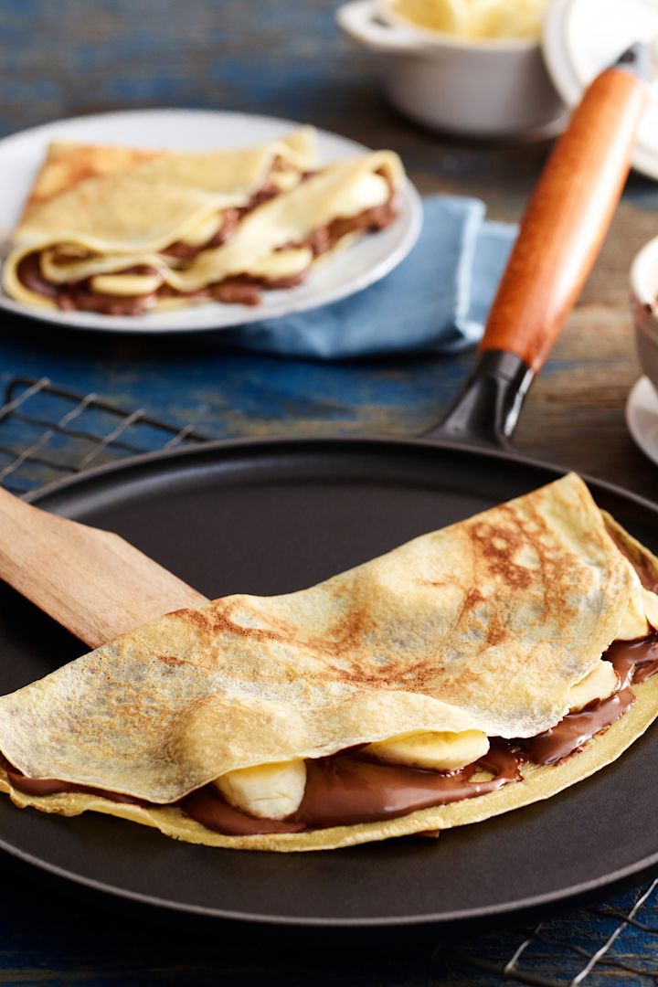 Staubin vintage-pannukakkupannu sopii erinomaisesti banaanilla ja suklaalla täytettyjen crêpes-leivonnaisten valmistukseen.